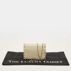 مملوكة مسبقًا Valentino Rockstud Mini Off White Leather Flap Chain Crossbody Bag