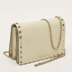 مملوكة مسبقًا Valentino Rockstud Mini Off White Leather Flap Chain Crossbody Bag
