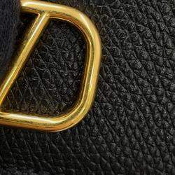 مملوكة مسبقًا Valentino Garavani V Logo Signature Chain Wallet Black Calf Leather