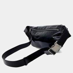 مملوكة مسبقًا Valentino Black Leather hip sack