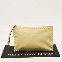 مملوكة مسبقًا Valentino Rockstud Yellow Leather Wristlet Clutch