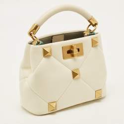 مملوكة مسبقًا Valentino Roman Stud Small Off White Quilted Leather Top Handle Bag