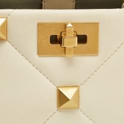 مملوكة مسبقًا Valentino Roman Stud Small Off White Quilted Leather Top Handle Bag