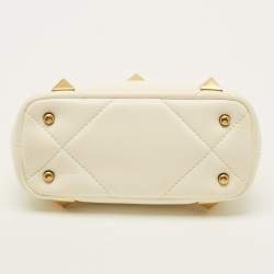 مملوكة مسبقًا Valentino Roman Stud Small Off White Quilted Leather Top Handle Bag