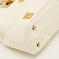 مملوكة مسبقًا Valentino Roman Stud Small Off White Quilted Leather Top Handle Bag