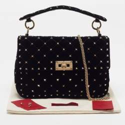 مملوكة مسبقًا Valentino Rockstud Spike Medium Black Quilted Velvet Shoulder Bag