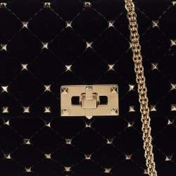 مملوكة مسبقًا Valentino Rockstud Spike Medium Black Quilted Velvet Shoulder Bag
