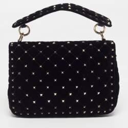 مملوكة مسبقًا Valentino Rockstud Spike Medium Black Quilted Velvet Shoulder Bag