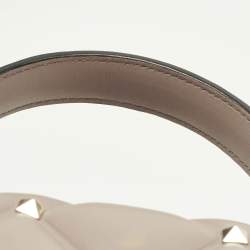 Pre Owned حقيبة فالنتينو يد علوية جلدي مبطن مرصعة بالشعارات الحمراء كانديستاد