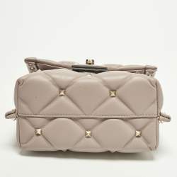 Pre Owned حقيبة فالنتينو يد علوية جلدي مبطن مرصعة بالشعارات الحمراء كانديستاد