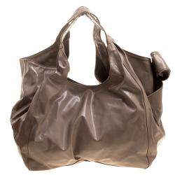 Pre Owned Valentino Beige Patent Leather Bow Hobo