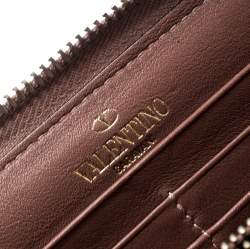 Pre Owned Valentino Nude Pink Leather Rockstud Zip Around Wallet