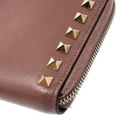 Pre Owned Valentino Nude Pink Leather Rockstud Zip Around Wallet