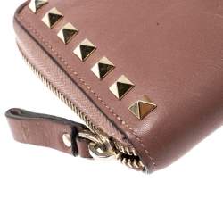 Pre Owned Valentino Nude Pink Leather Rockstud Zip Around Wallet