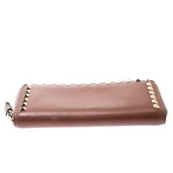Pre Owned Valentino Nude Pink Leather Rockstud Zip Around Wallet