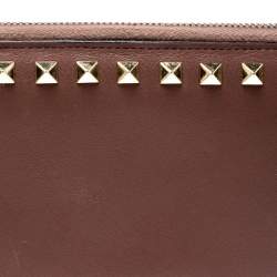 Pre Owned Valentino Nude Pink Leather Rockstud Zip Around Wallet