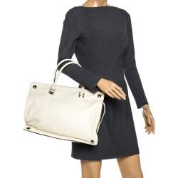 Pre Owned Valentino Cream Leather Rockstud Tote