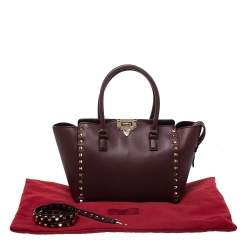 مملوكة مسبقًا حقيبة يد فالنتينو ترابيز روكستد صغيرة جلد عنابية