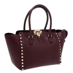 مملوكة مسبقًا حقيبة يد فالنتينو ترابيز روكستد صغيرة جلد عنابية