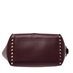 مملوكة مسبقًا حقيبة يد فالنتينو ترابيز روكستد صغيرة جلد عنابية