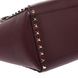 مملوكة مسبقًا حقيبة يد فالنتينو ترابيز روكستد صغيرة جلد عنابية