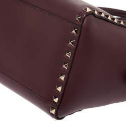 مملوكة مسبقًا حقيبة يد فالنتينو ترابيز روكستد صغيرة جلد عنابية