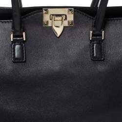 Pre Owned حقيبة يد شوبر فالنتينو روكستاد جلد سوداء صغيرة 