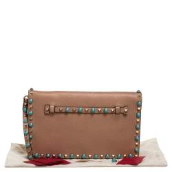 مملوكة مسبقًا Valentino Beige Grained Leather Rolling Rockstud Wristlet Clutch