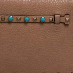 مملوكة مسبقًا Valentino Beige Grained Leather Rolling Rockstud Wristlet Clutch