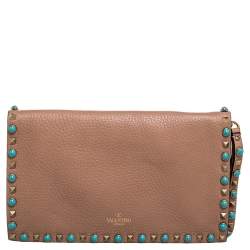 مملوكة مسبقًا Valentino Beige Grained Leather Rolling Rockstud Wristlet Clutch