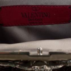 مملوكة مسبقًا Valentino Beige Satin Petale Rose Crystal Embellished Chain Clutch