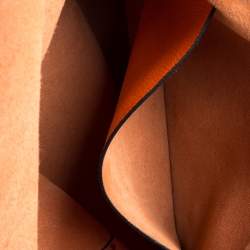 مملوكة مسبقًا حقيبة ماسنجر فالنتينو مرصعة روكستد جلد برتقالي نيون