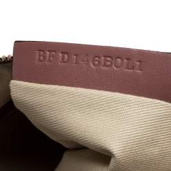 مملوكة مسبقًا حقيبة صغيرة فالنتينو حجم كبير مرصعة روكستد و حمالة معصم جلد وردي داكن