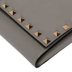 مملوكة مسبقًا Valentino Pale Blue Leather Rockstud Wallet on Chain