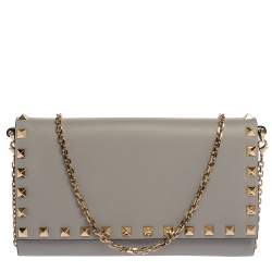مملوكة مسبقًا Valentino Pale Blue Leather Rockstud Wallet on Chain