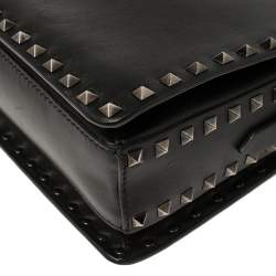 مملوكة مسبقًا Valentino Black Leather Rockstud Tote