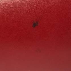 مملوكة مسبقًا حقيبة كلتش فالنتينو مرصعة روكستد قلاب جلد أحمر