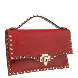 مملوكة مسبقًا حقيبة كلتش فالنتينو مرصعة روكستد قلاب جلد أحمر