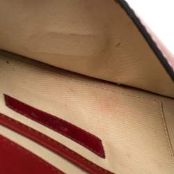 مملوكة مسبقًا حقيبة كلتش ف النتينو مرصعة روكستد قلاب جلد أحمر