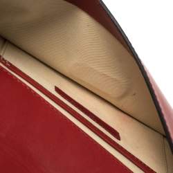 مملوكة مسبقًا حقيبة كلتش فالنتينو مرصعة روكستد قلاب جلد أحمر