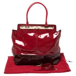 مملوكة مسبقًا حقيبة يد فالنتينو جلد لامع عنابي و أحمر