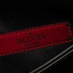 مملوكة مسبقًا Valentino Cream/Black Leather Rockstud Wristlet Clutch