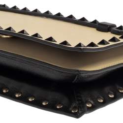 مملوكة مسبقًا Valentino Cream/Black Leather Rockstud Wristlet Clutch