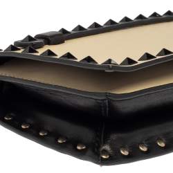 مملوكة مسبقًا Valentino Cream/Black Leather Rockstud Wristlet Clutch
