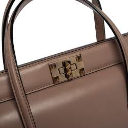 مملوكة مسبقًا حقيبة يد فالنتينو إطار مرصع روكستد جلد بيج 