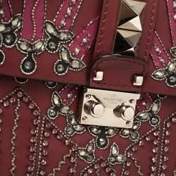 مملوكة مسبقًا حقيبة كتف فالنتينو لوف بليد جلد مزخرف خرز عنابي مرصعة روكستد قفل غلام صغيرة