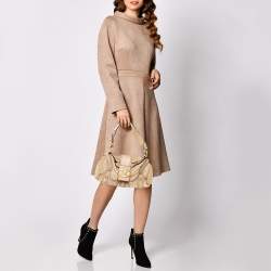 مملوكة مسبقًا حقيبة هوبو فالنتيو قلاب حلقة حرف ڨي جلد بيج