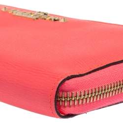 مملوكة مسبقًا Valentino Neon Pink Leather Logo Zip Around Wallet
