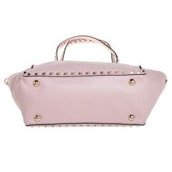 مملوكة مسبقًا Valentino Pink Leather Small Rockstud Trapeze Tote
