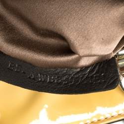 مملوكة مسبقًا حقيبة كتف فالنتينو روكستد جلد بيج لامع بحمالة